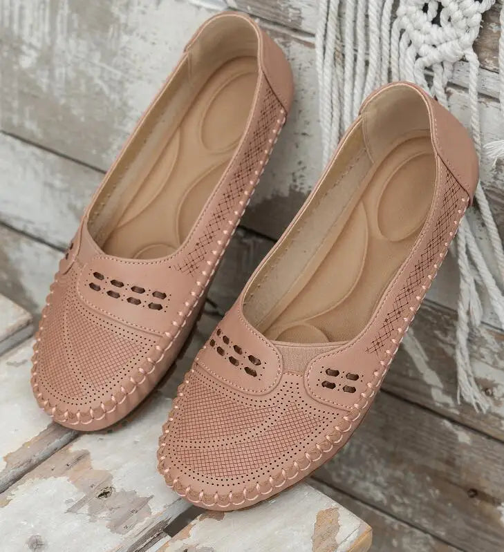 Clover | Women’s Perforated Round Toe Loafers