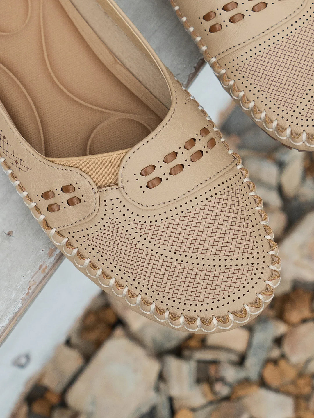Clover | Women’s Perforated Round Toe Loafers