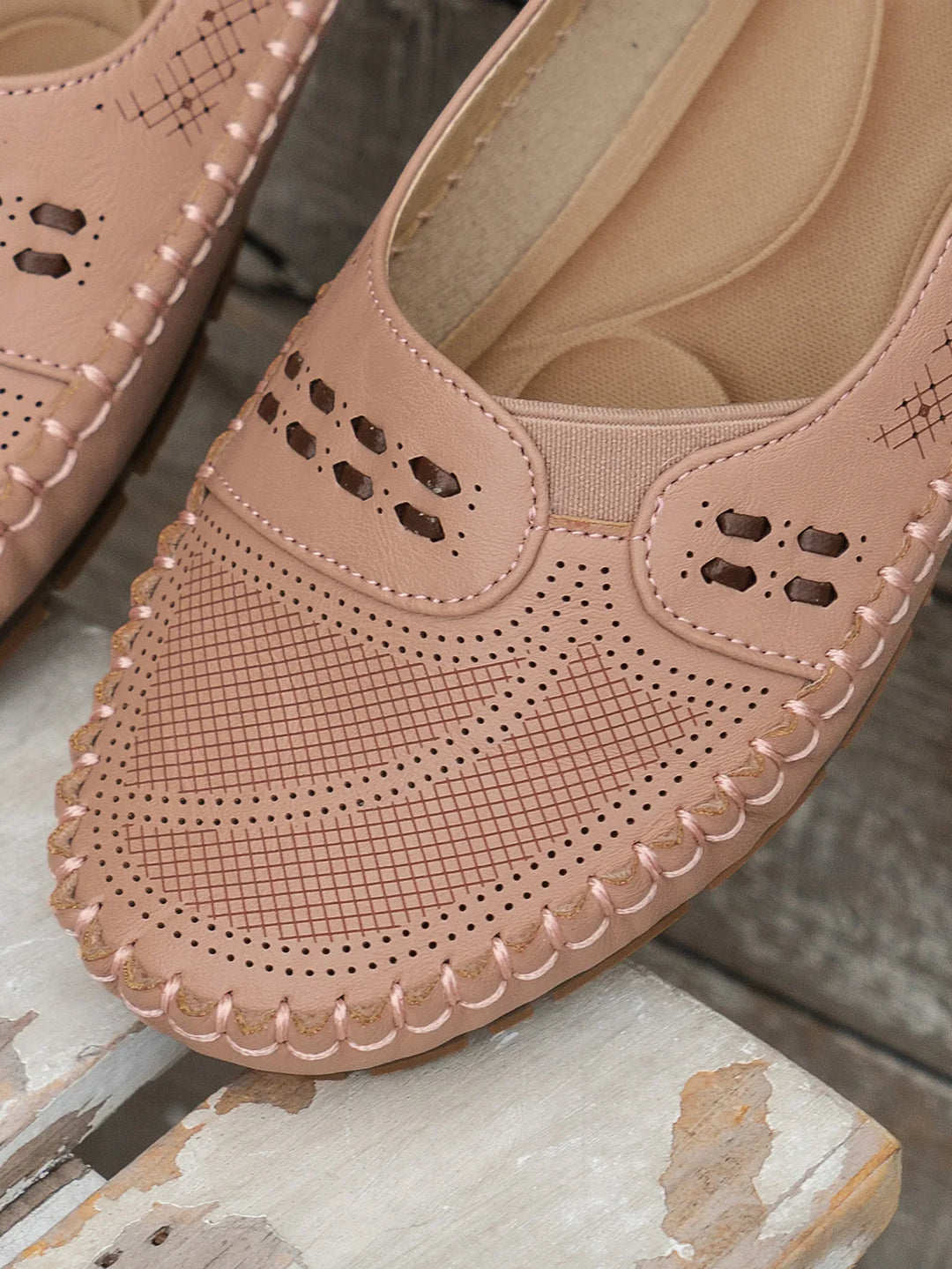 Clover | Women’s Perforated Round Toe Loafers